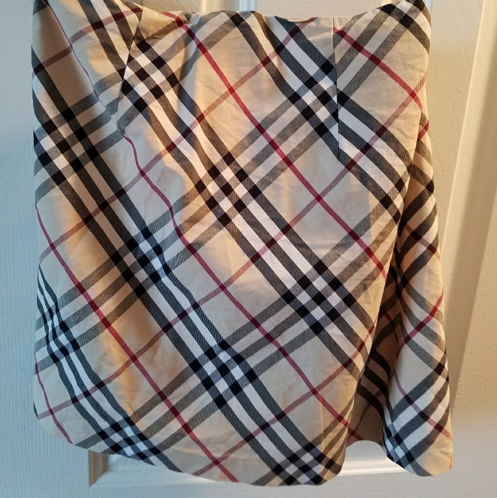Cute Burberry mini skirt